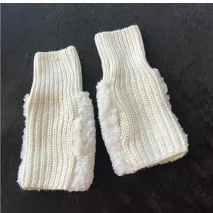 H&M FLEECE CAP AND MITTENS SET BLOGGERS FAVORITE 2-piece Beanie and Mittens Set - Light taupe - Kids | H&M US main image 4